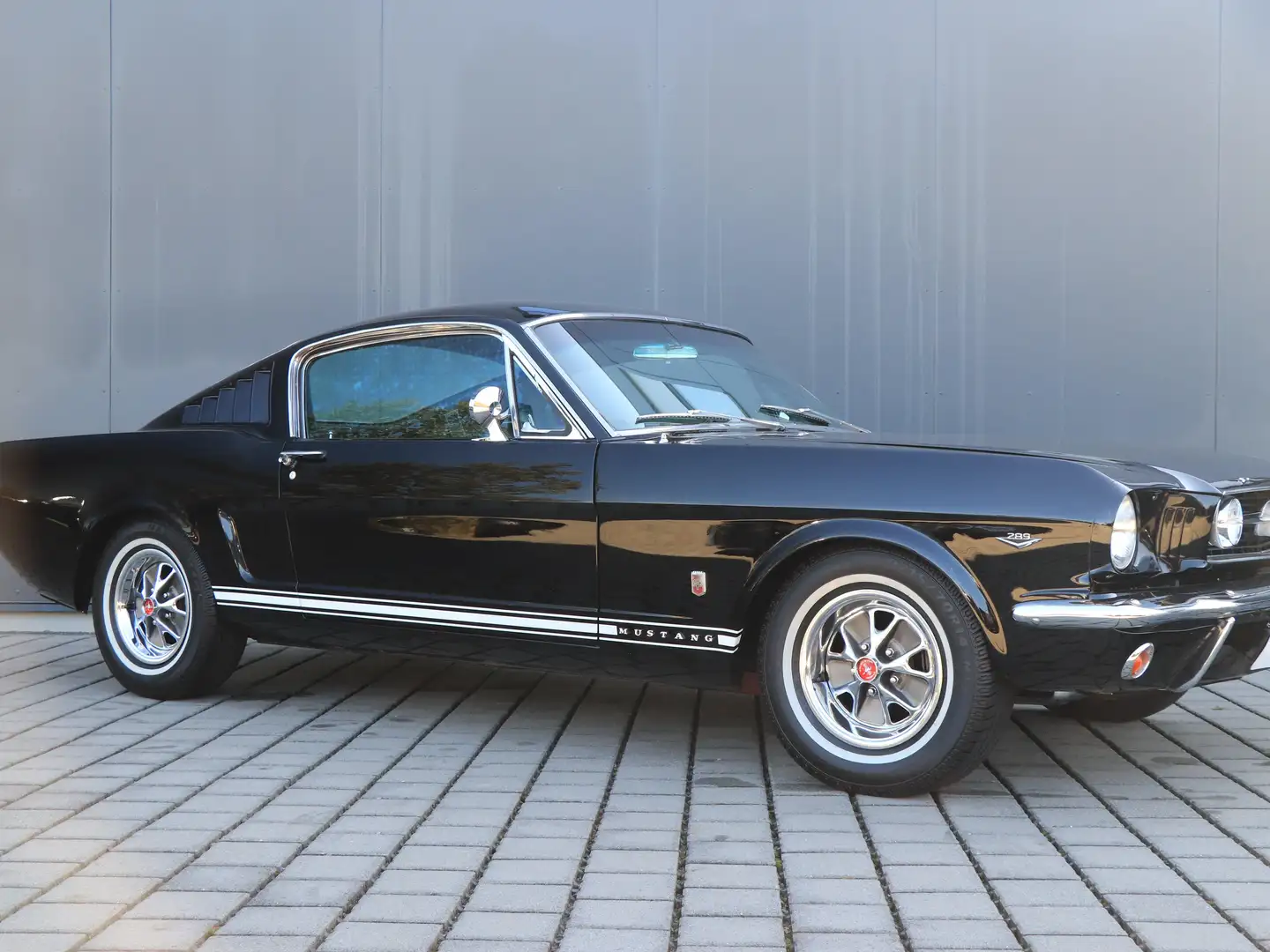 Ford Mustang GT Fastback V8 Vollrestauration in Deutschland Schwarz - 1