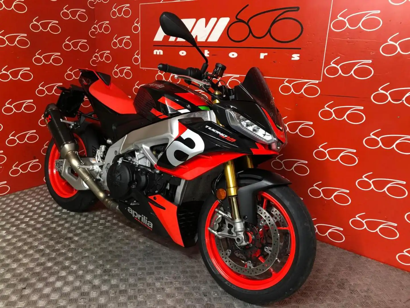 Aprilia Tuono V4 1100 Factory Nero - 2