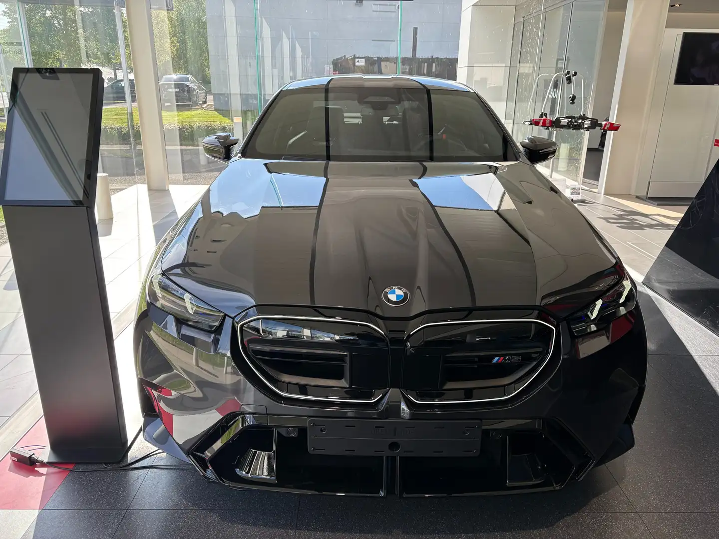 BMW M5 4.4 AS PHEV (535 kW) Černá - 2