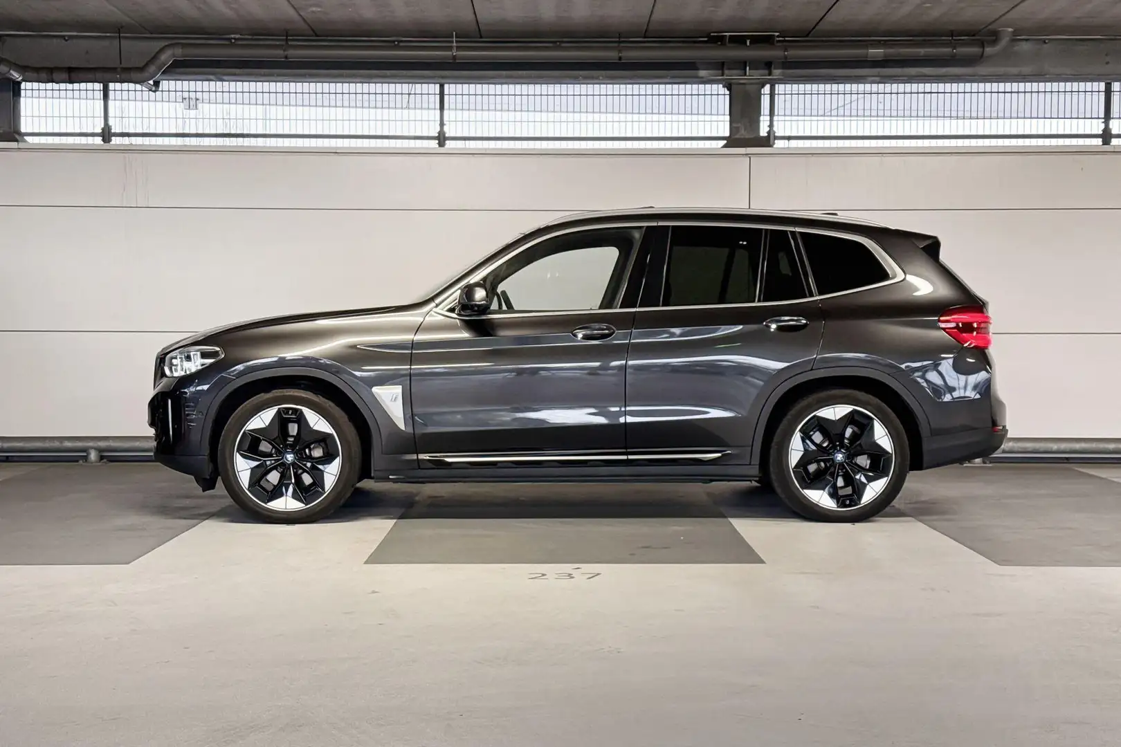BMW iX3 High Executive 80 kWh Grijs - 2