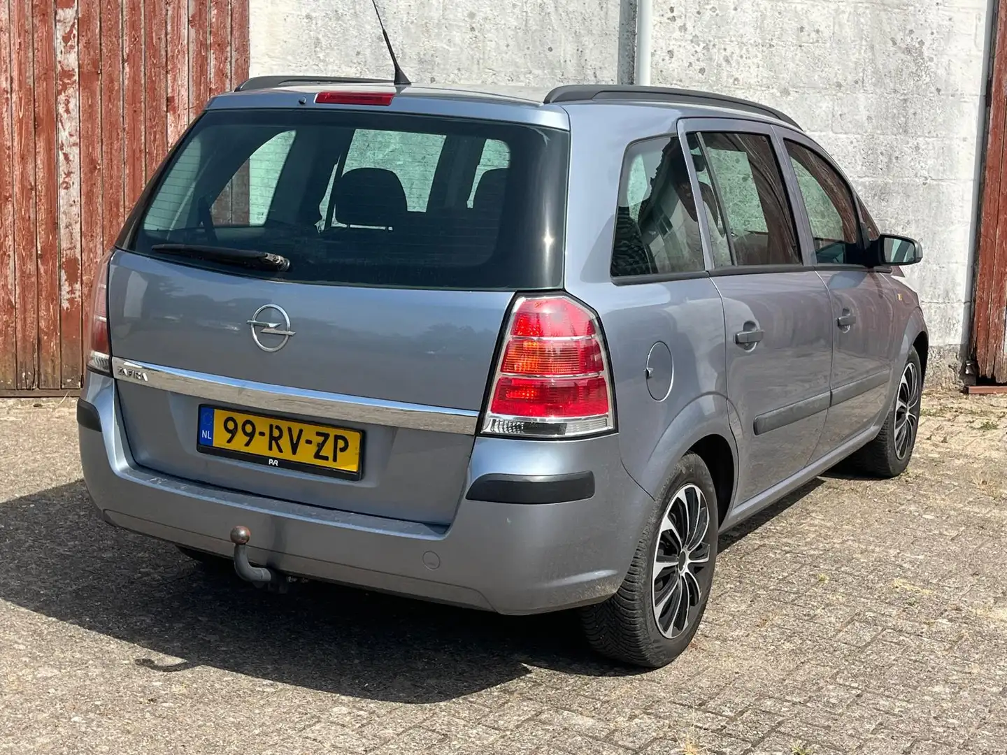Opel Zafira 1.6 Business met APK en storing Gris - 2