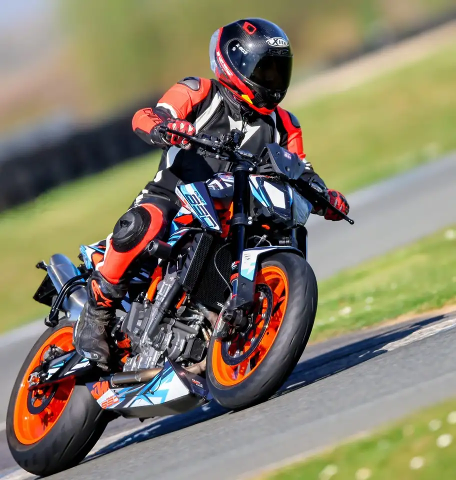 KTM 890 Duke R