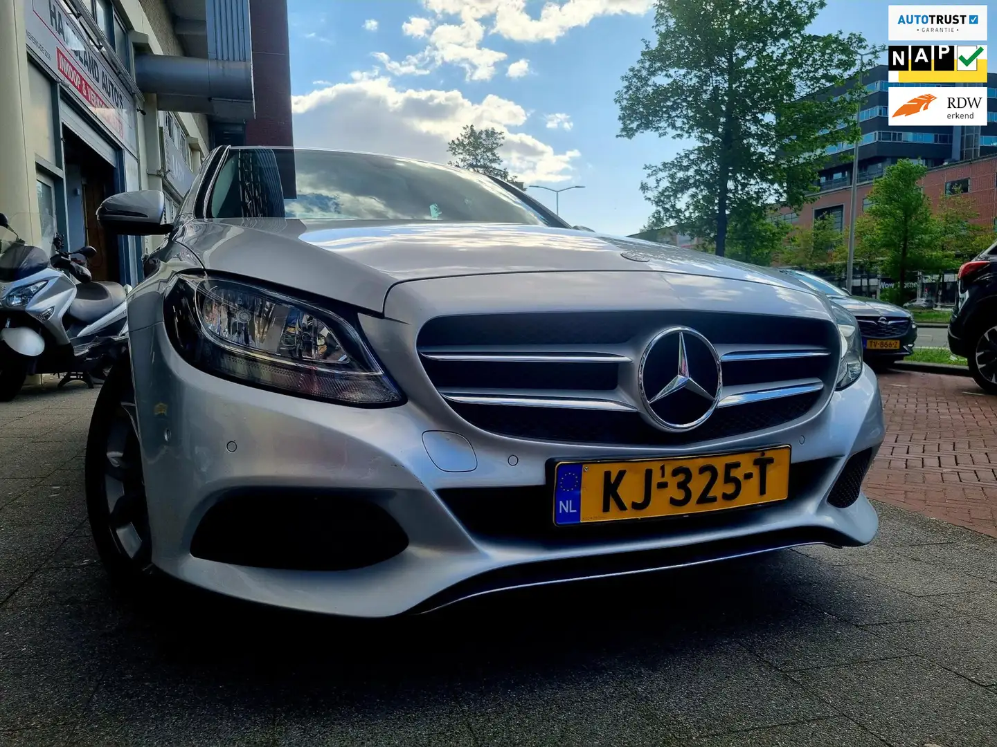 Mercedes-Benz C 180 Prestige Automaat Leer Grijs - 1