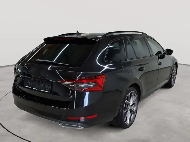 Skoda Superb view 4