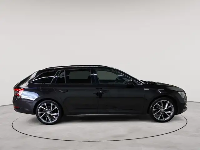 Skoda Superb view 3