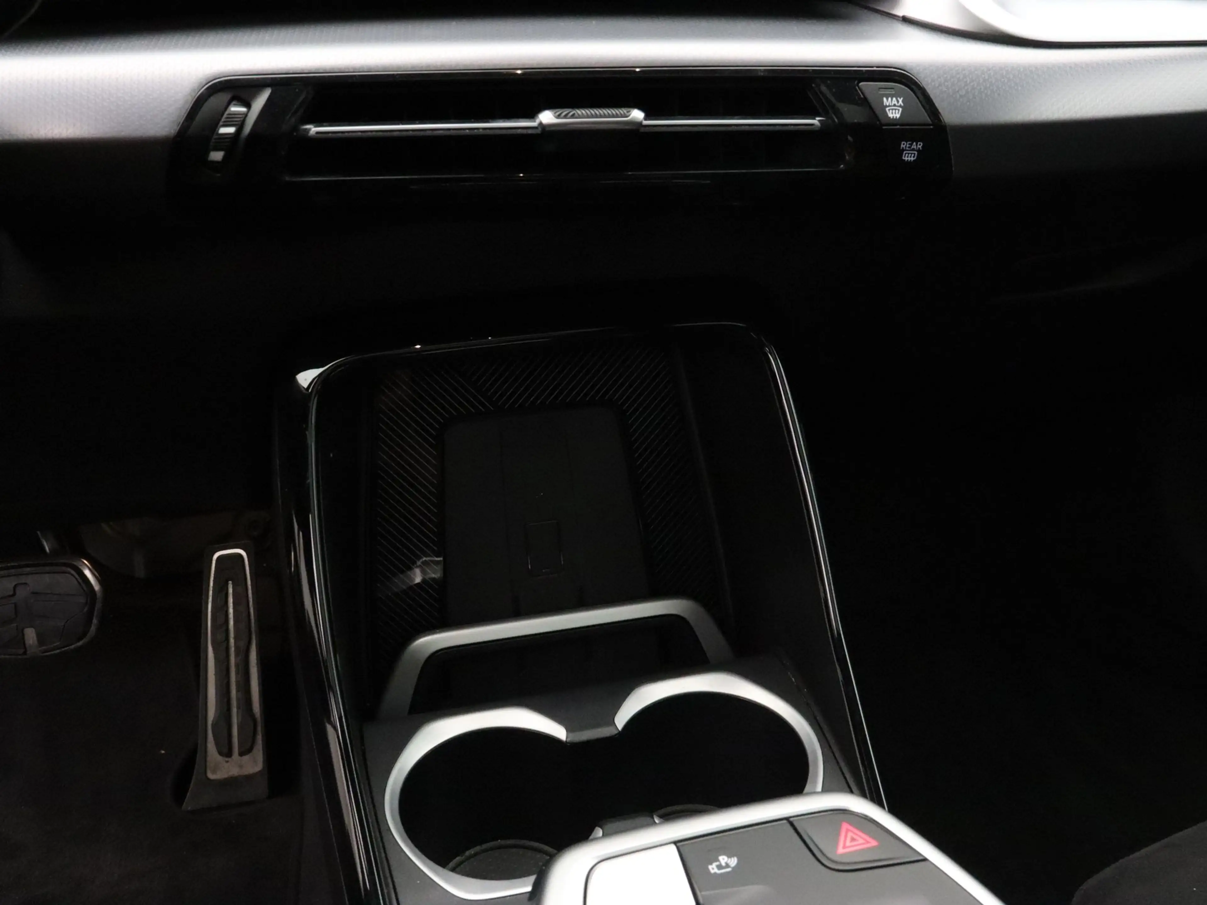 BMW iX1 eDrive20 67 kWh M Sport Edition — photo 13