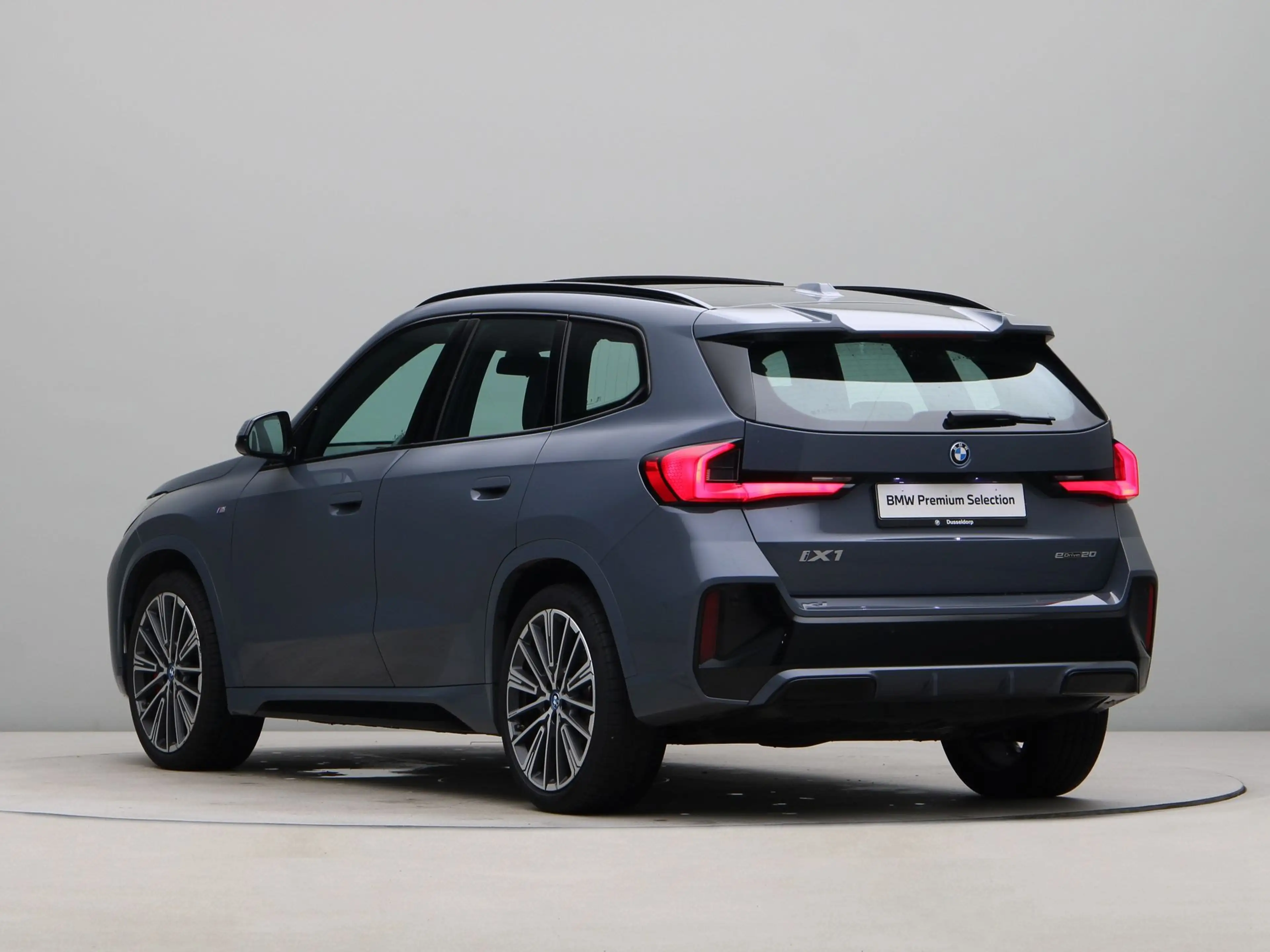 BMW iX1 eDrive20 67 kWh M Sport Edition — photo 10