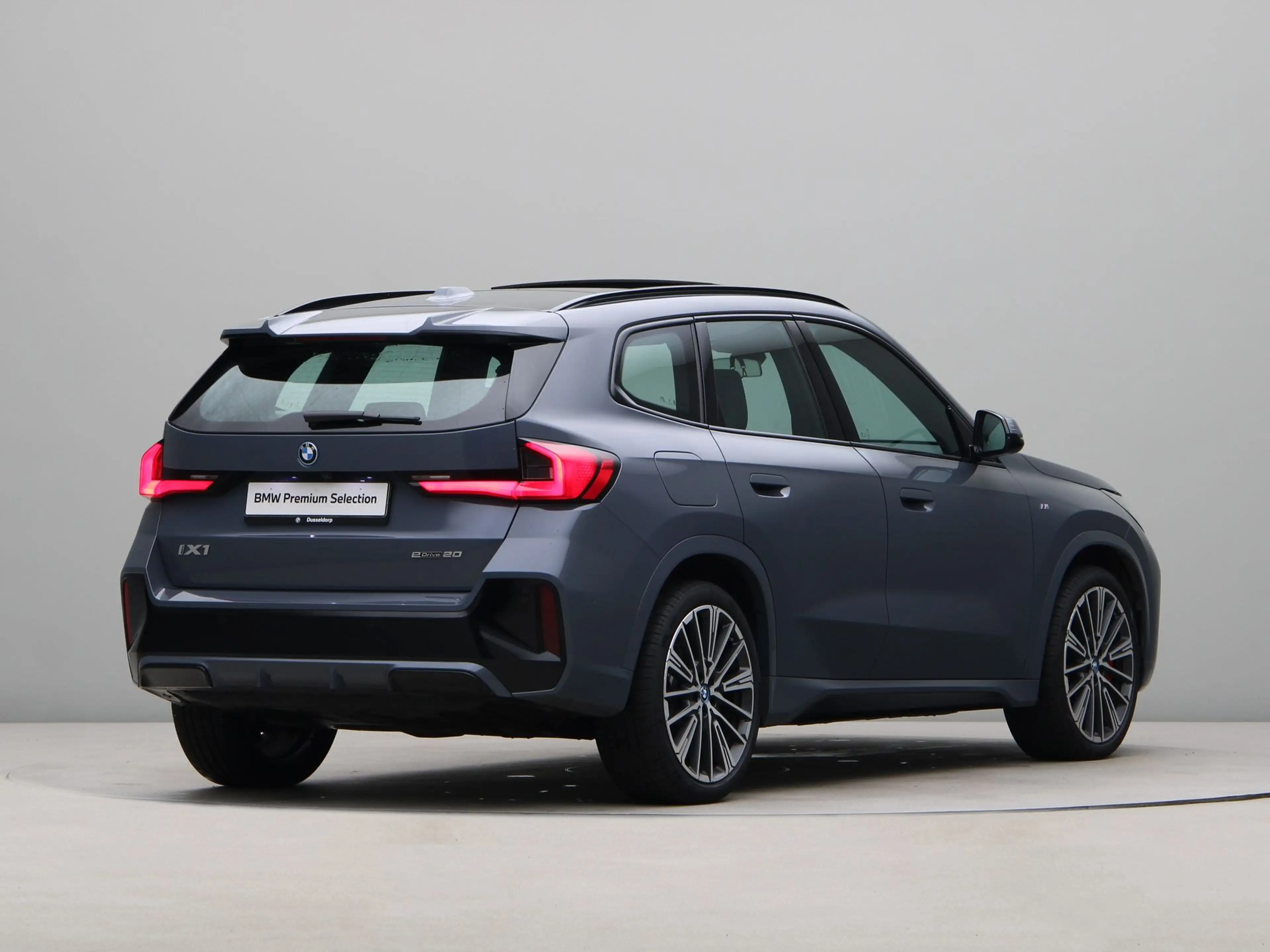 BMW iX1 eDrive20 67 kWh M Sport Edition — photo 8