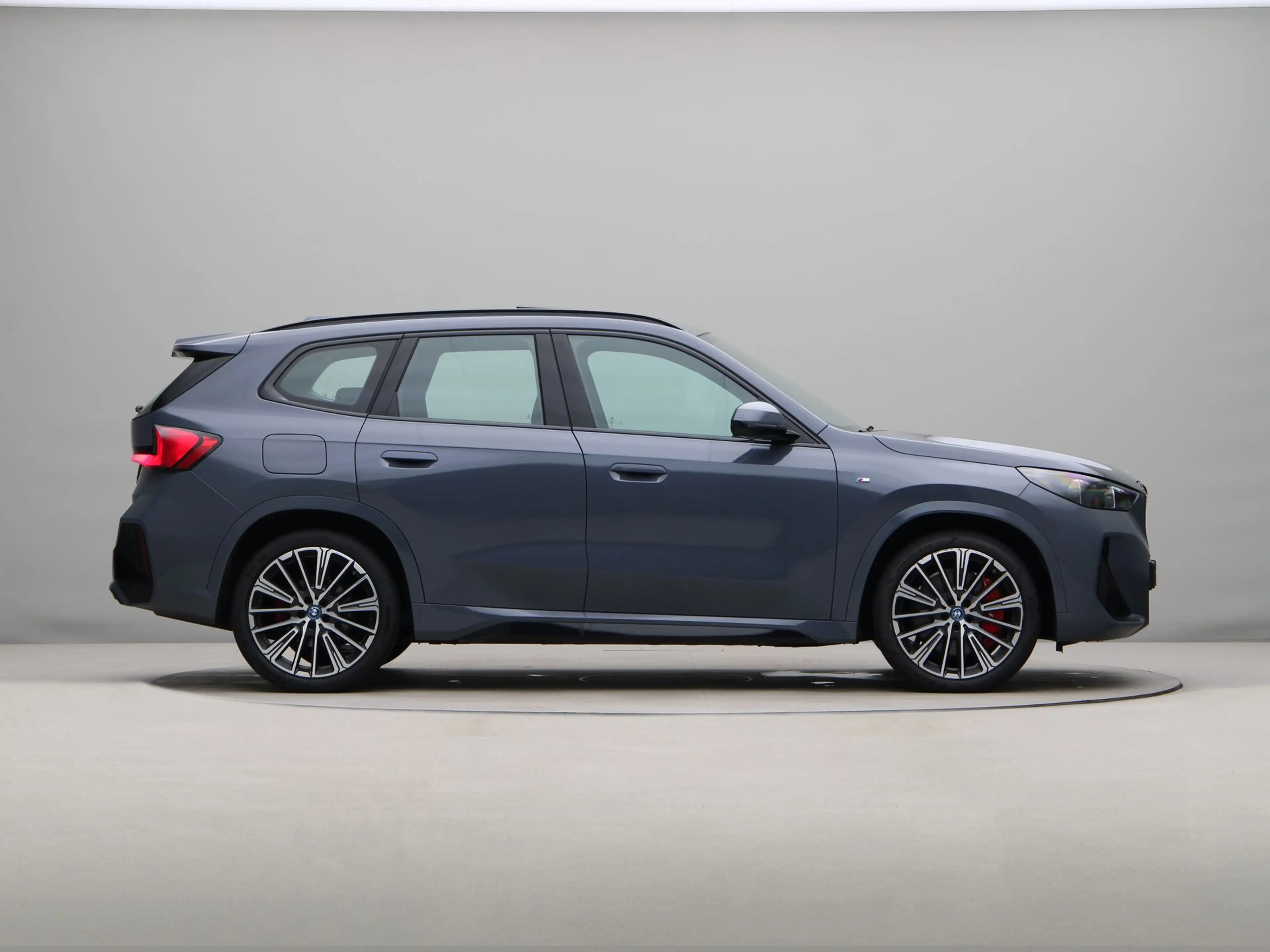 BMW iX1 eDrive20 67 kWh M Sport Edition — photo 7