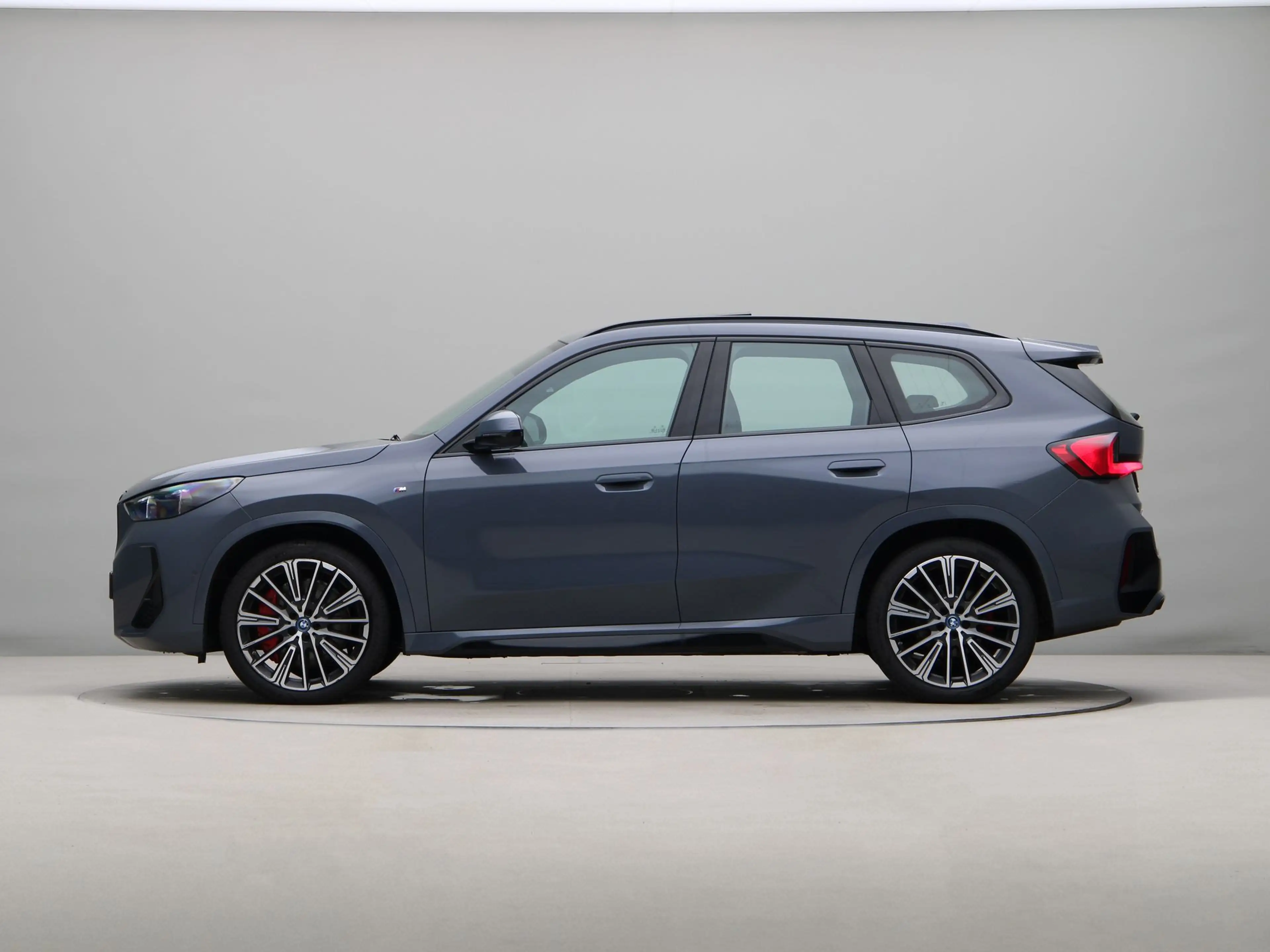BMW iX1 eDrive20 67 kWh M Sport Edition — photo 11
