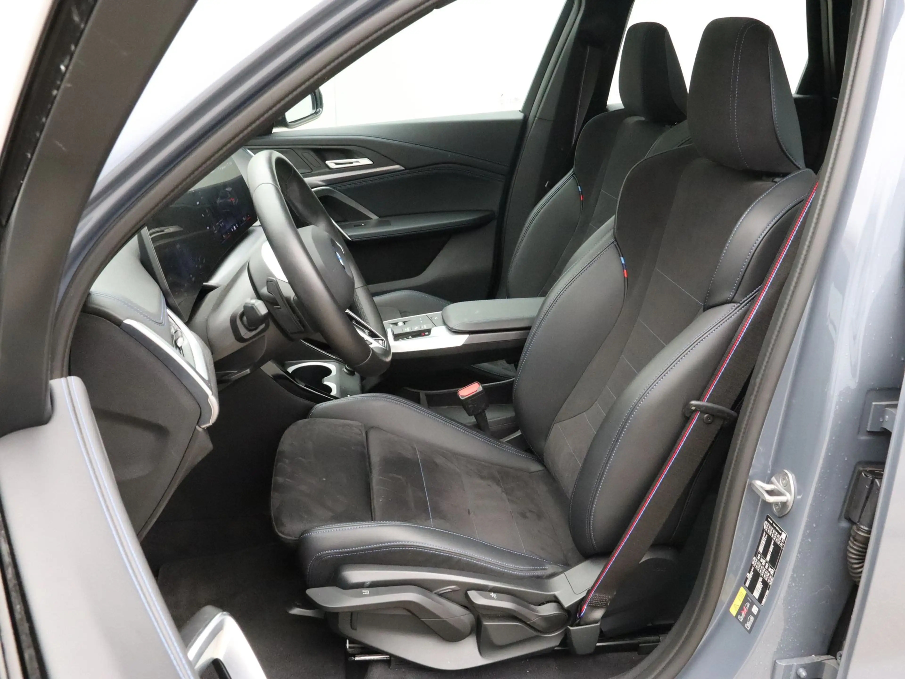 BMW iX1 eDrive20 67 kWh M Sport Edition — photo 4