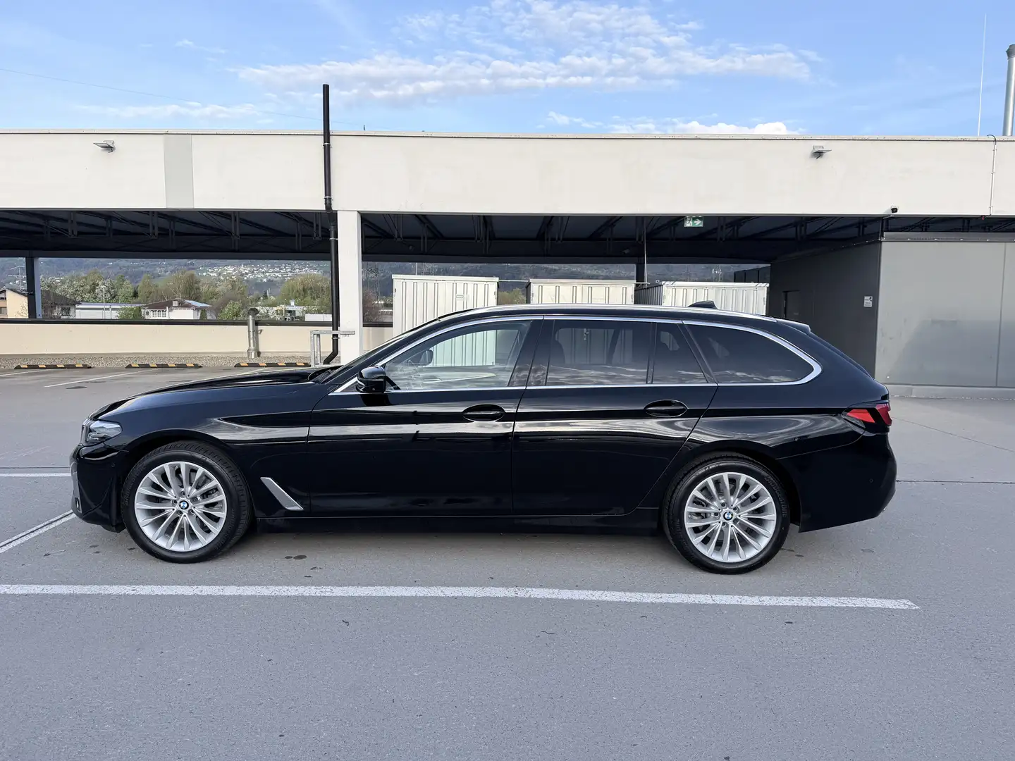 BMW 520 520d 48 V Touring xDrive Aut. Schwarz - 2