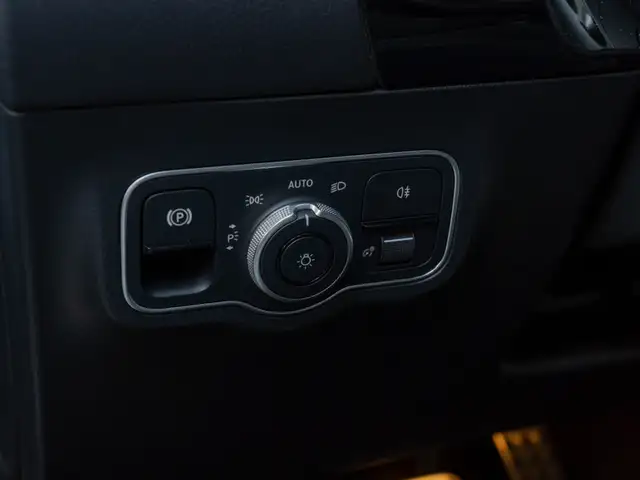 Mercedes-Benz 250 view 13