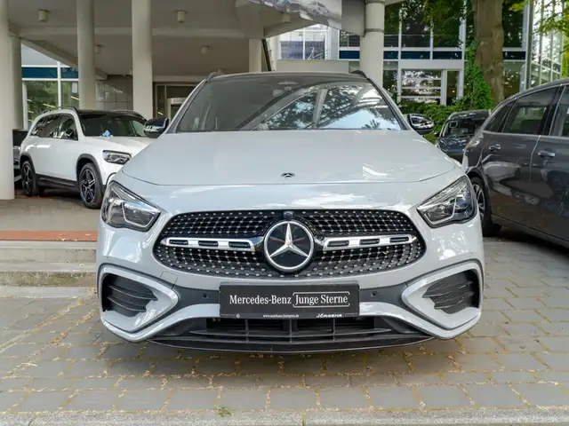 Mercedes-Benz 250 view 3