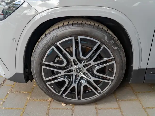 Mercedes-Benz 250 view 4