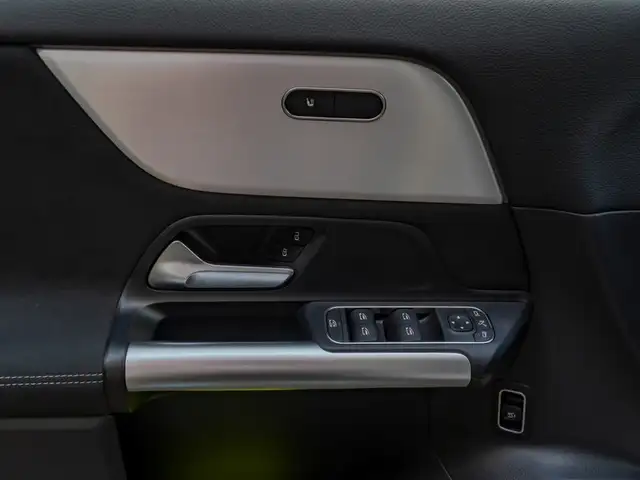 Mercedes-Benz 250 view 11