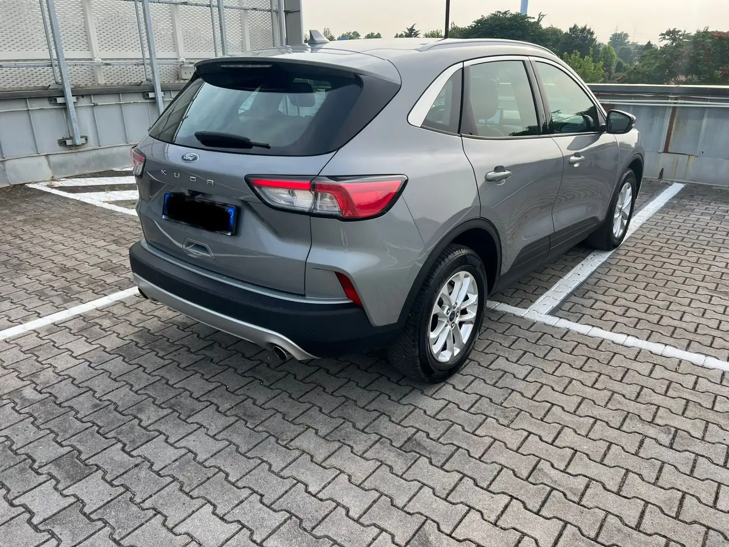 Ford Kuga 1.5 ecoblue Titanium Business 2wd 120cv auto Grigio - 1