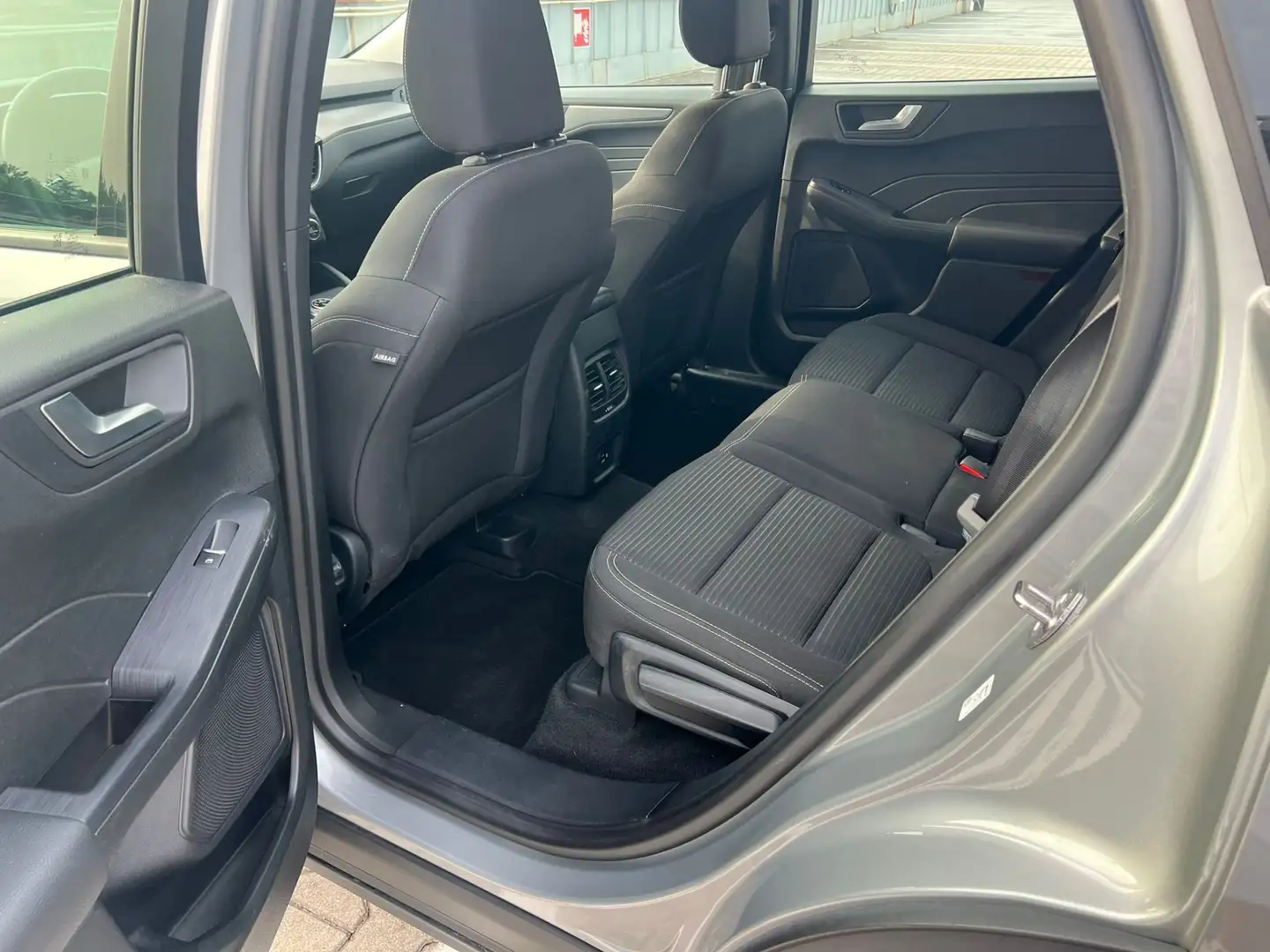 Ford Kuga 1.5 ecoblue Titanium Business 2wd 120cv auto Grigio - 2