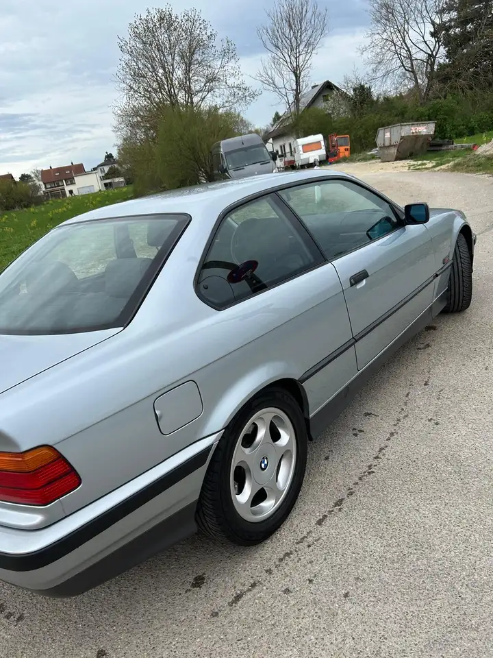 BMW 320i, foto 4
