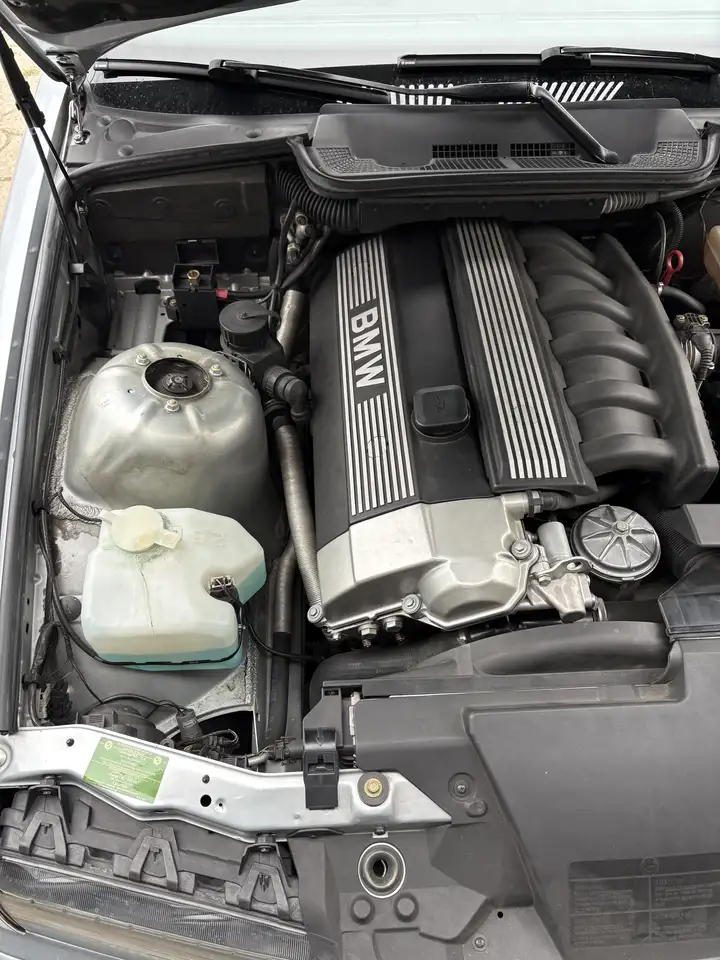 BMW 320i, foto 10
