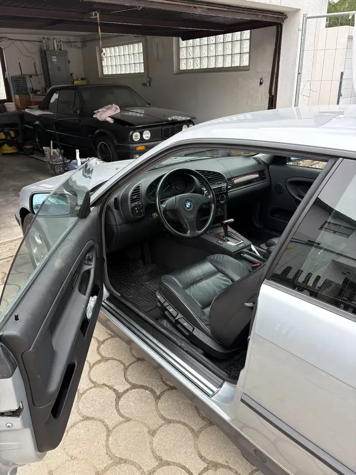 BMW 320i, foto 12