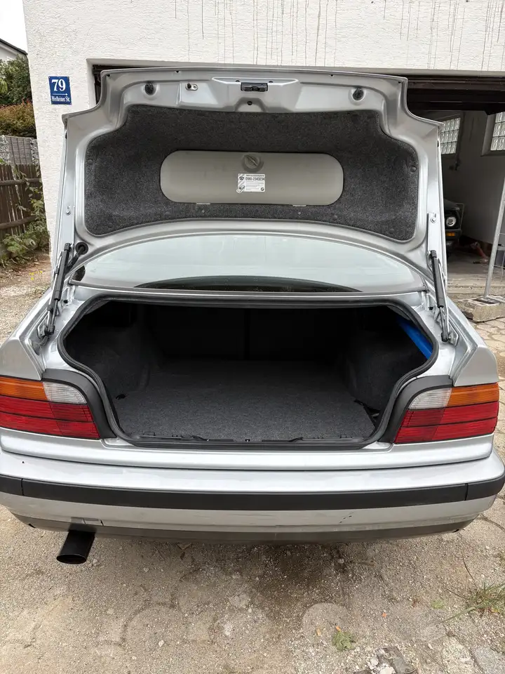 BMW 320i, foto 11