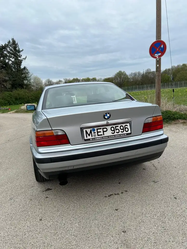 BMW 320i, foto 3