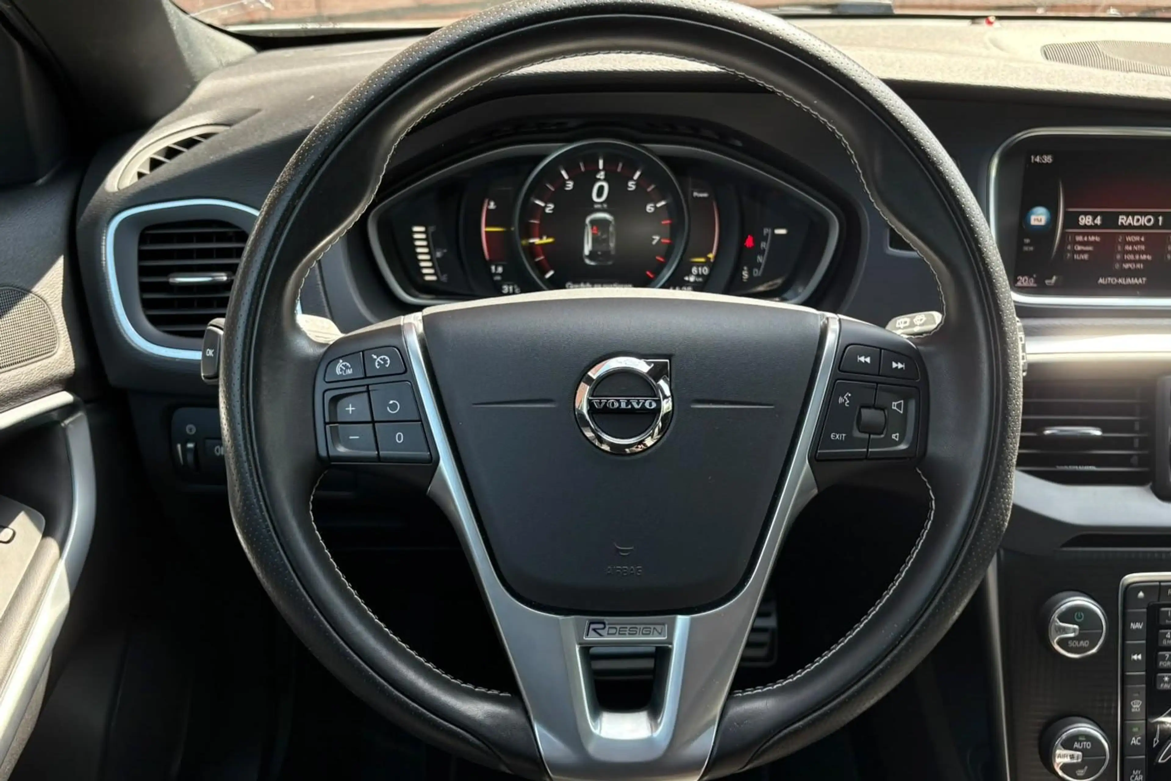 Volvo V40 1.5 T3 Polar+ Sport | Panoramadak | Verwarmbare vo — photo 5