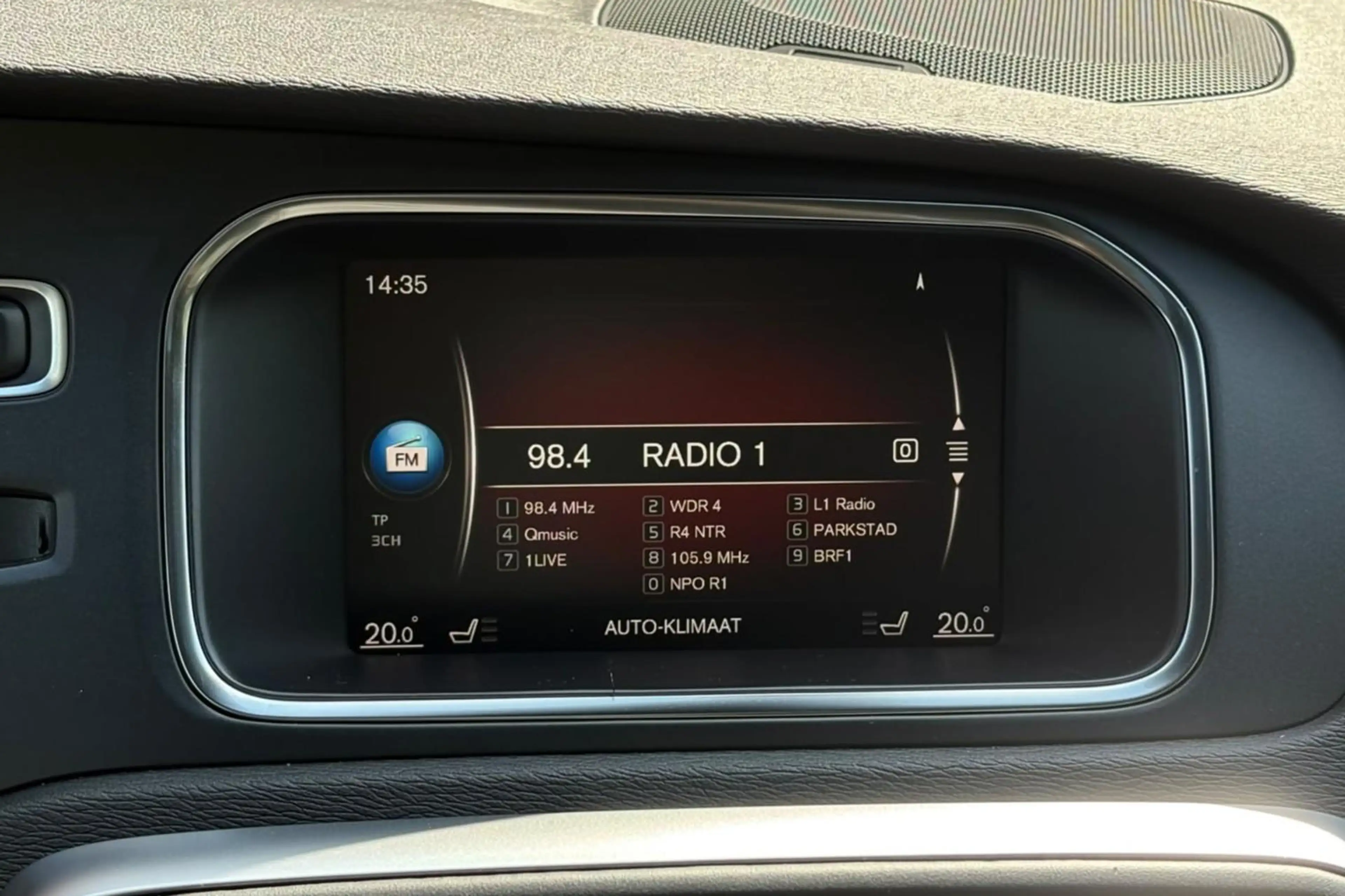 Volvo V40 1.5 T3 Polar+ Sport | Panoramadak | Verwarmbare vo — photo 13