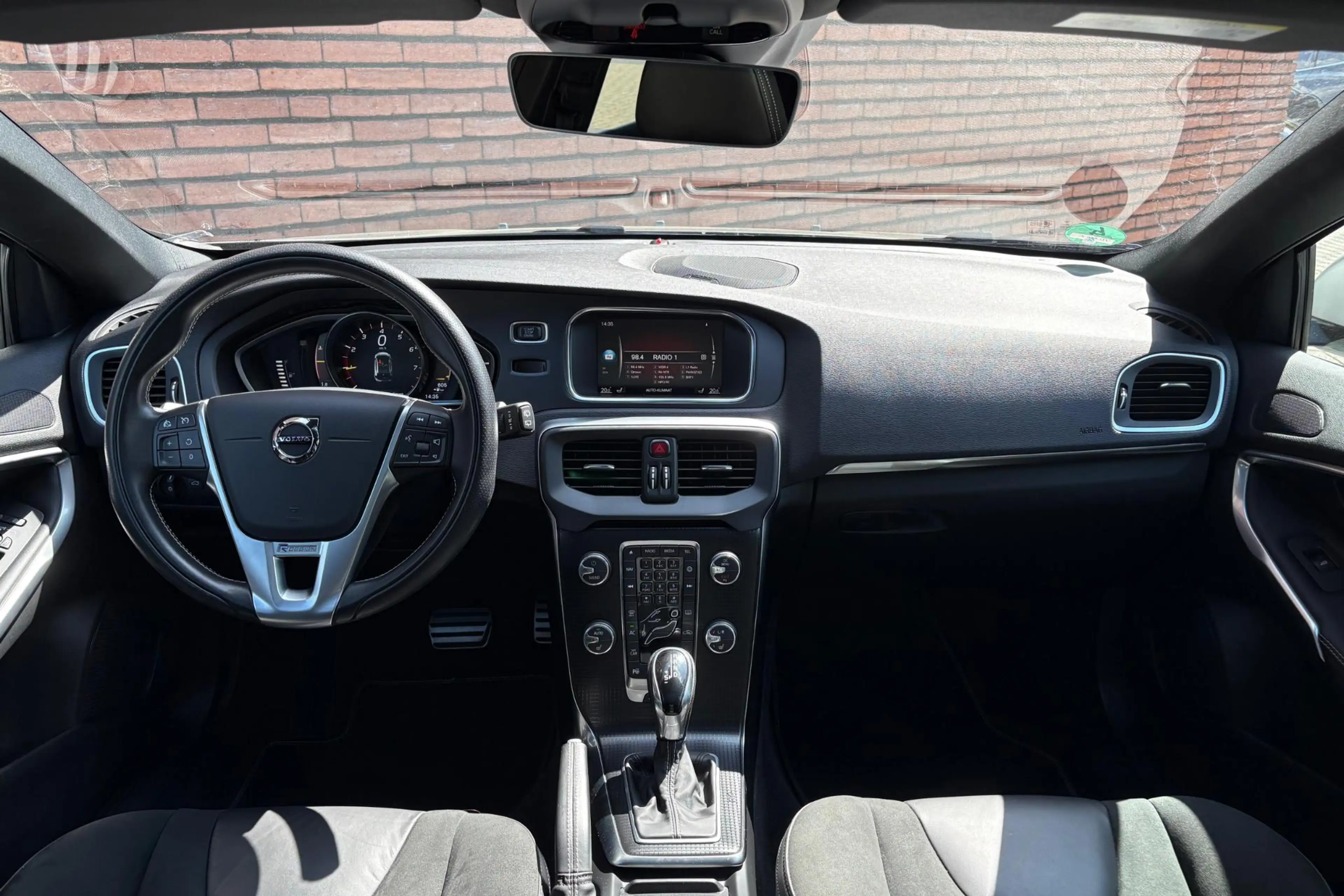 Volvo V40 1.5 T3 Polar+ Sport | Panoramadak | Verwarmbare vo — photo 4
