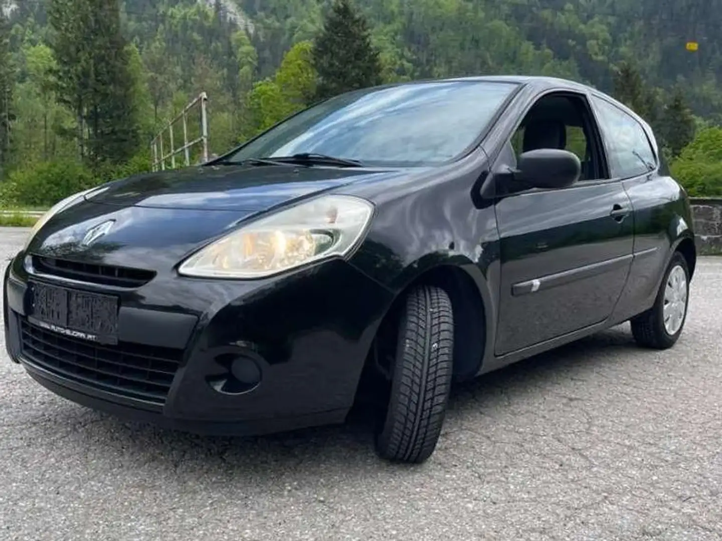 Renault Clio Clio Tonic 1,2 16V Tonic Schwarz - 1