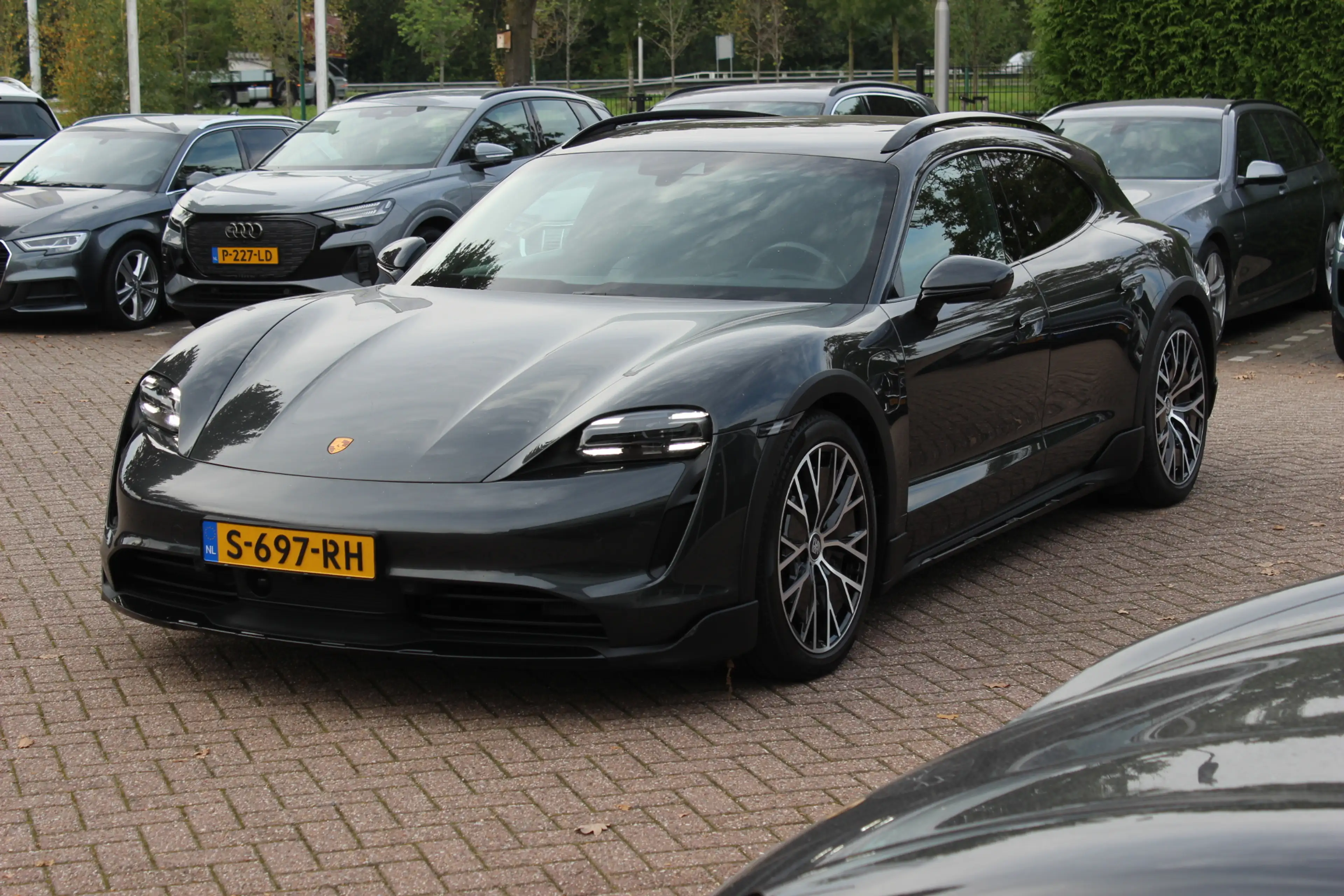 Porsche Taycan Cross Turismo 4 93 kWh / SOH 93,3% / Panoramadak / — photo 7