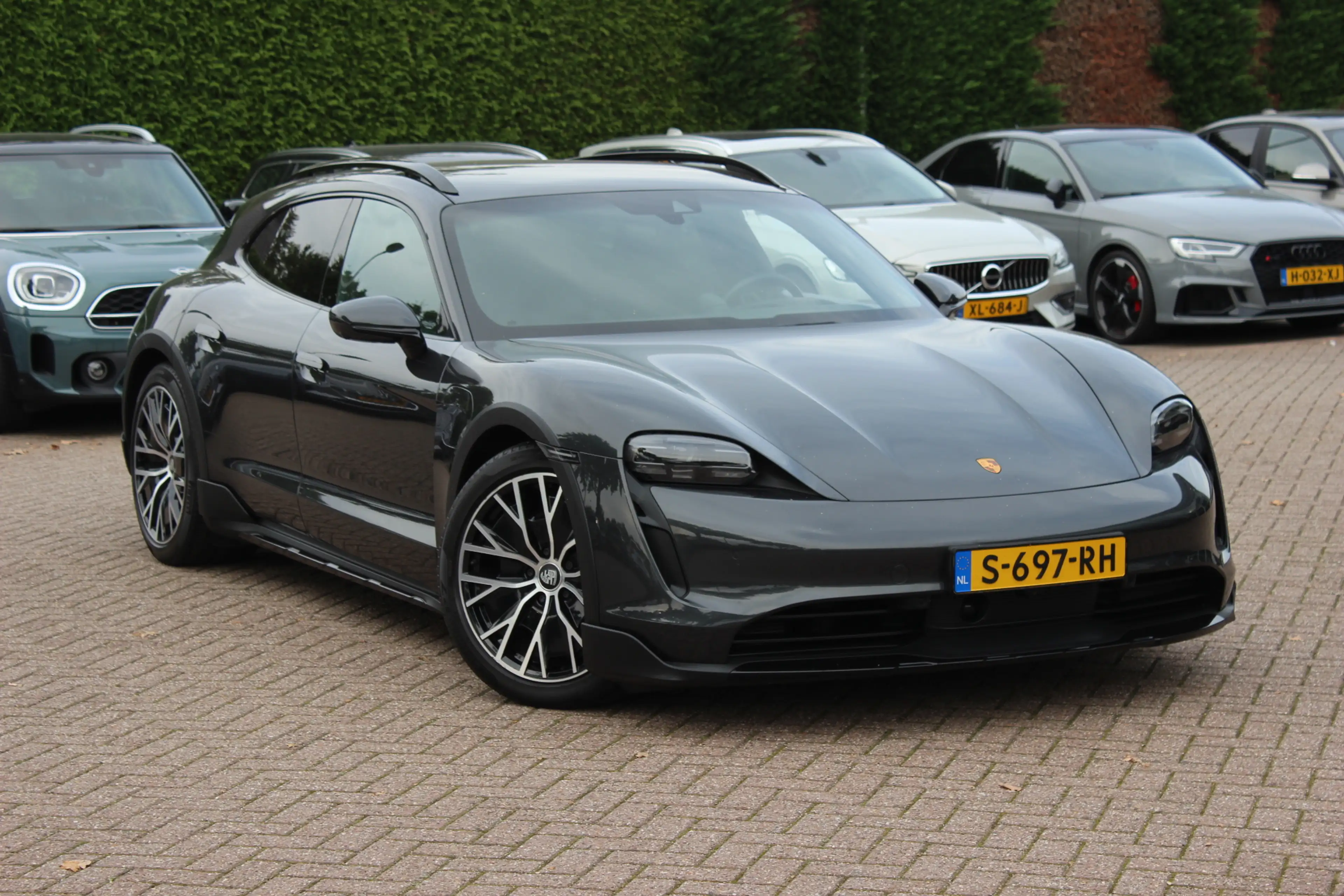 Porsche Taycan Cross Turismo 4 93 kWh / SOH 93,3% / Panoramadak / — photo 40