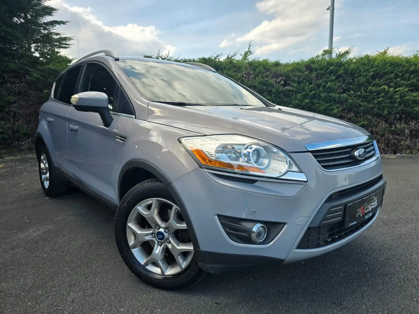 Ford Kuga Champions Edition 4x4 Navi Xenon Grau - 2