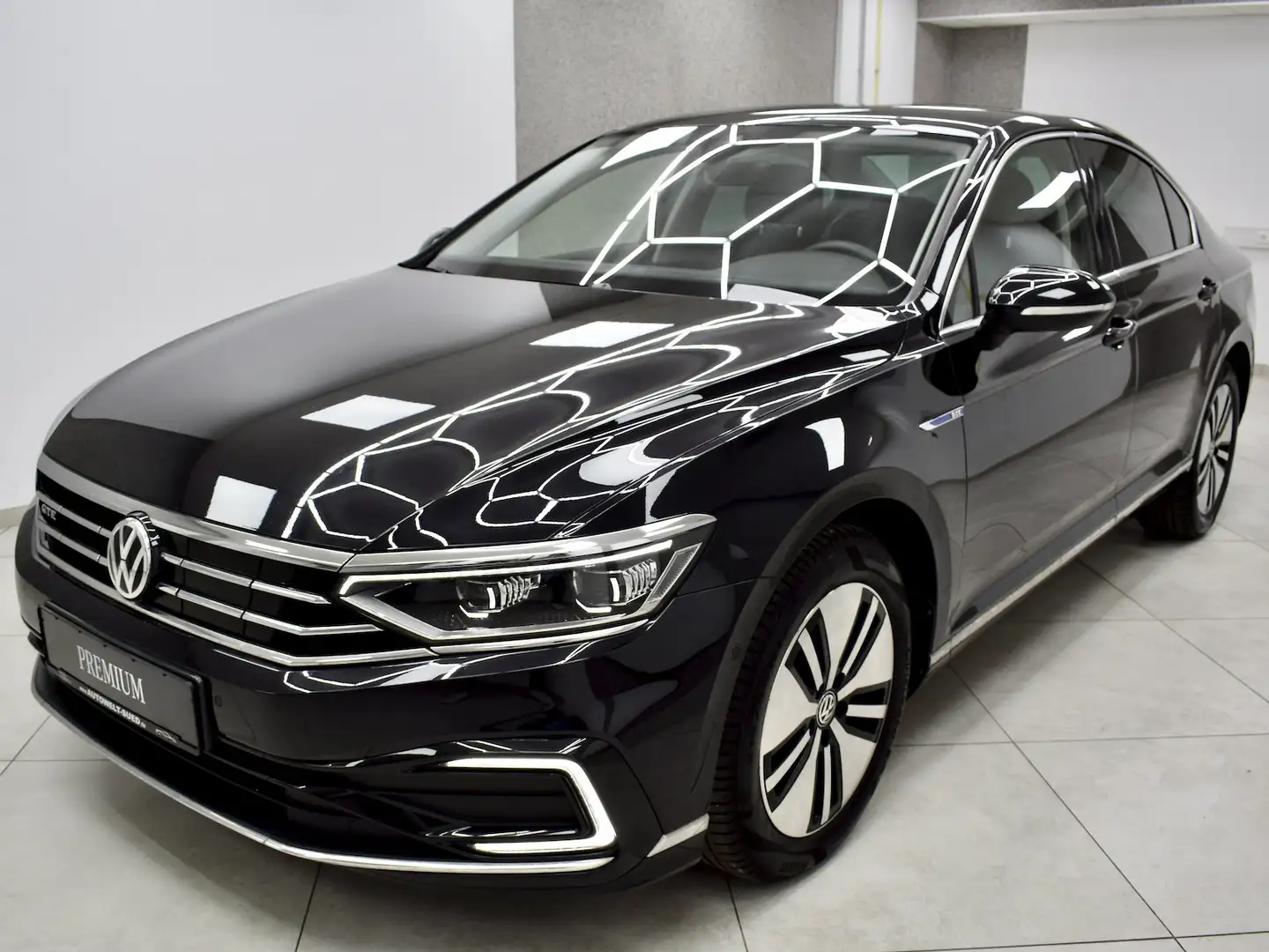 Volkswagen Passat GTE 1.4 Limousine RCam Navi ActInfo Matrix Schwarz - 2