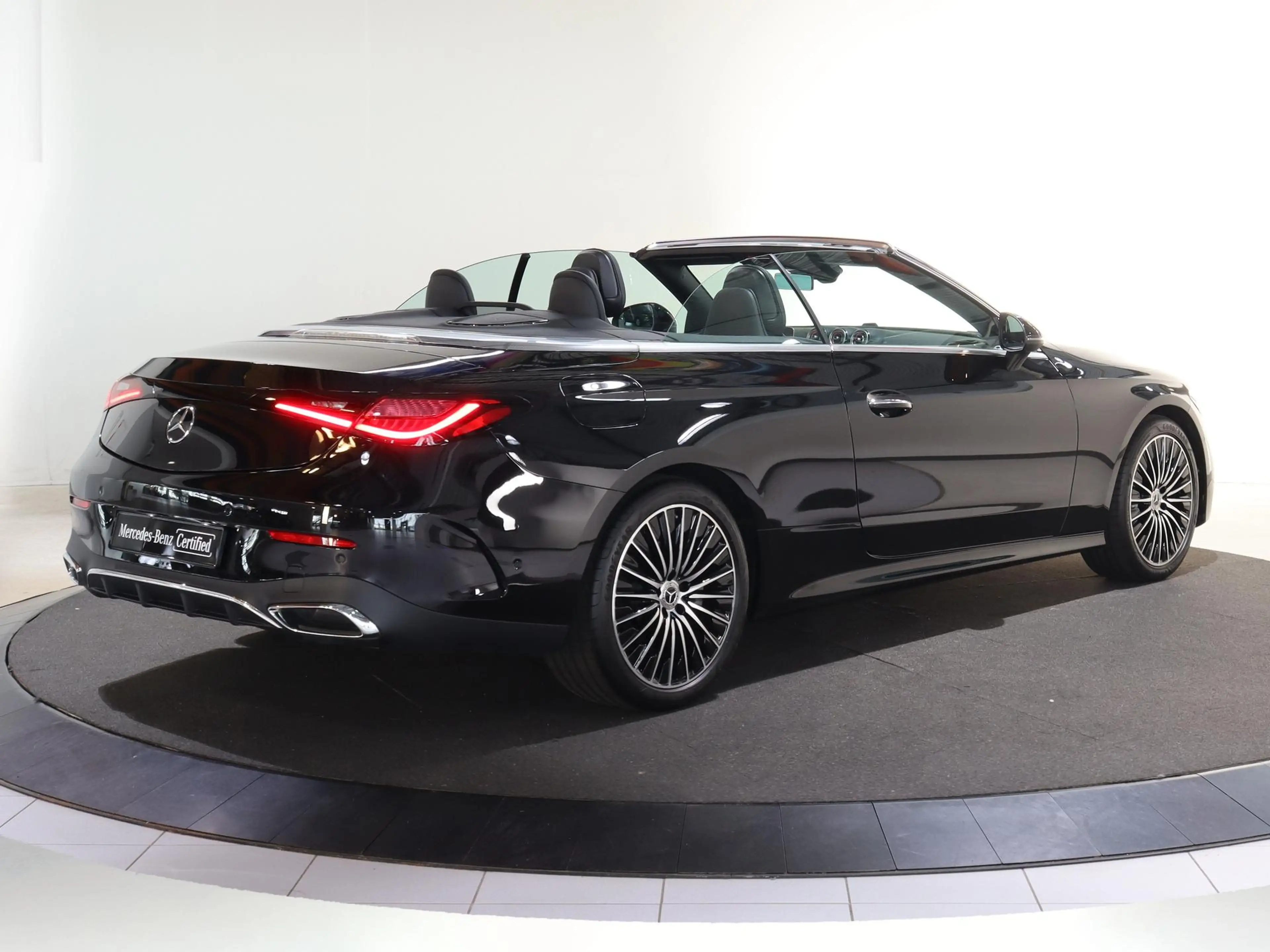 Mercedes-Benz CLE 200 Cabriolet AMG Line | Winter pakket | Nekverwarming — photo 2