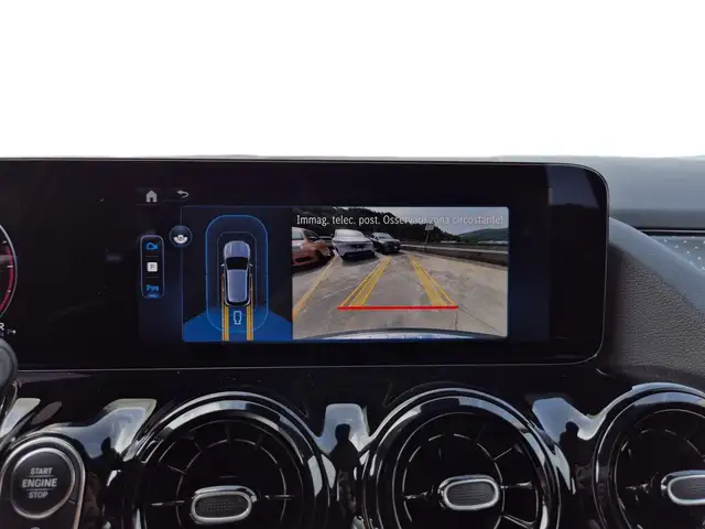 Mercedes-Benz Gla view 15