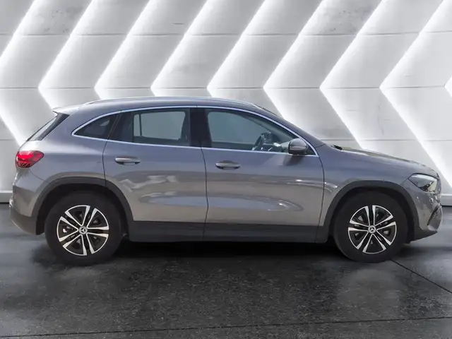 Mercedes-Benz Gla view 5