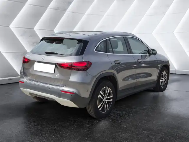 Mercedes-Benz Gla view 4
