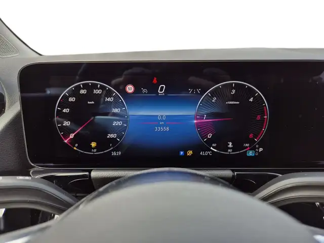 Mercedes-Benz Gla view 14