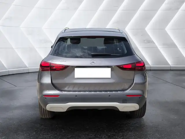 Mercedes-Benz Gla view 3