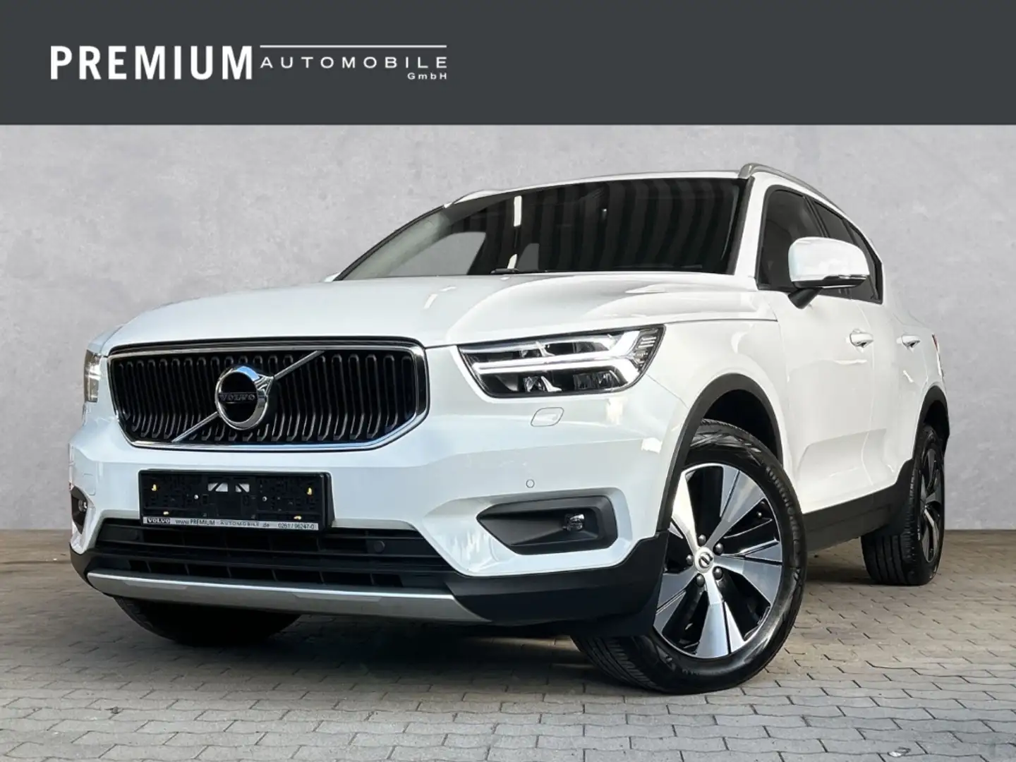 Volvo XC40 Momentum Pro AWD D3 EU6d-T Winter-Paket City Safet Weiß - 1