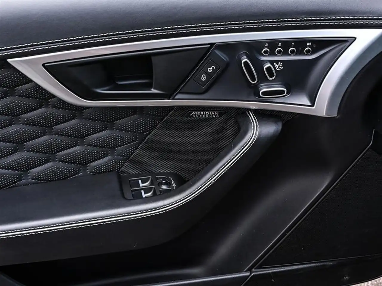 Jaguar F-Type снимка Jaguar F-Type