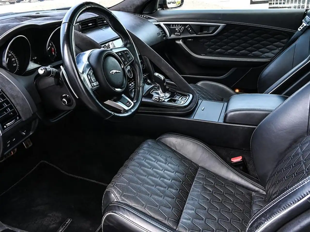 Jaguar F-Type снимка Jaguar F-Type