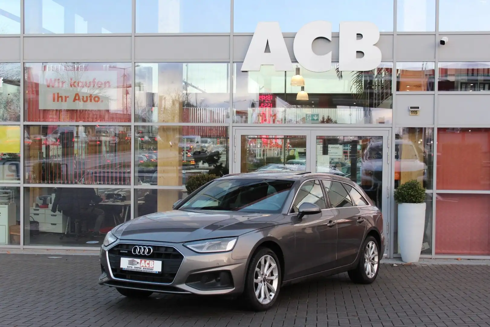 Audi A4 Avant 40 TDI qu. S-Line Pano AHK 18" Rollo´s Gris - 1