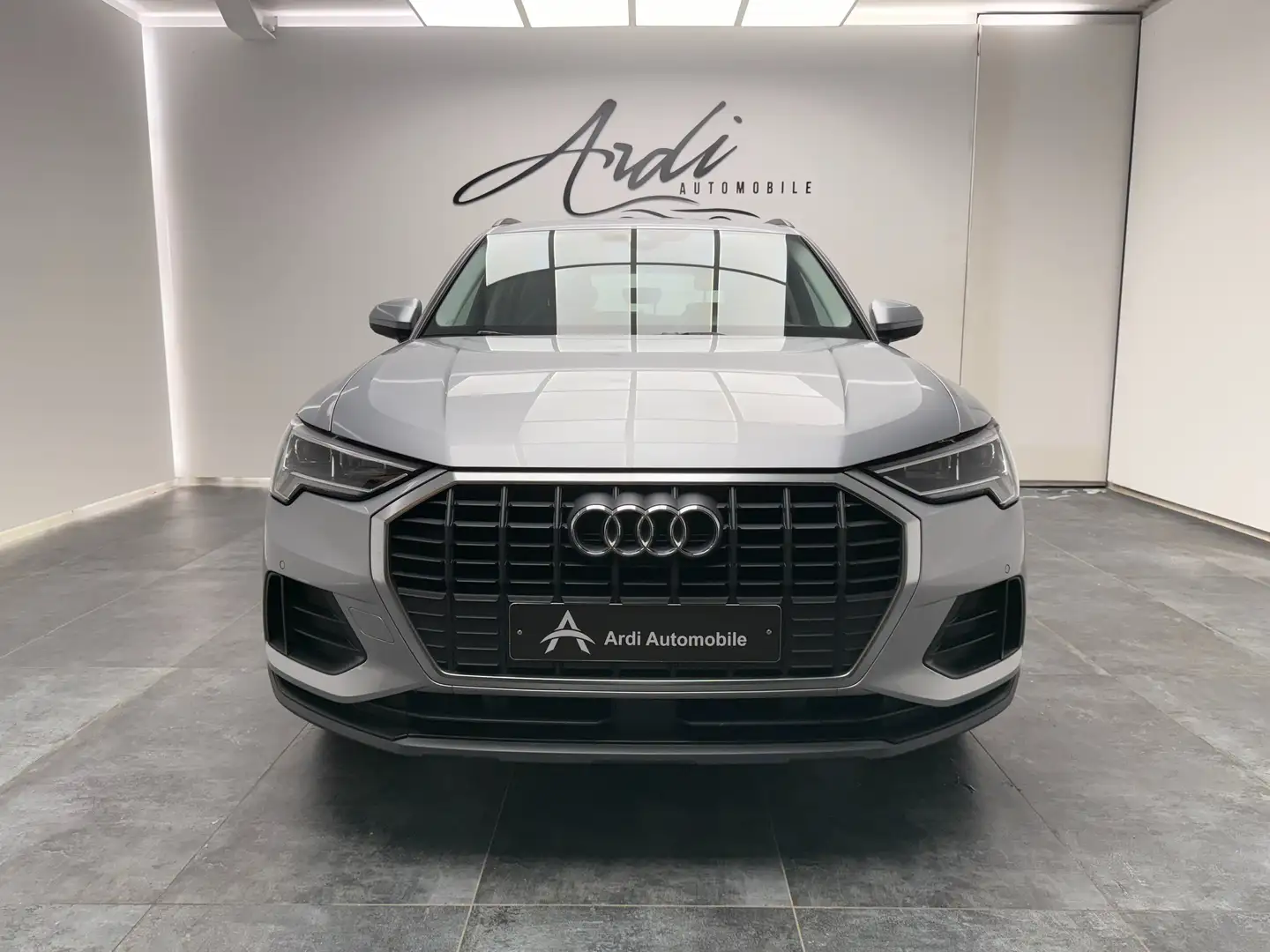 Audi Q3 2.0 TDi S tronic *CAMERA*1 PROPRIETAIRE*GARANTIE* Grijs - 2