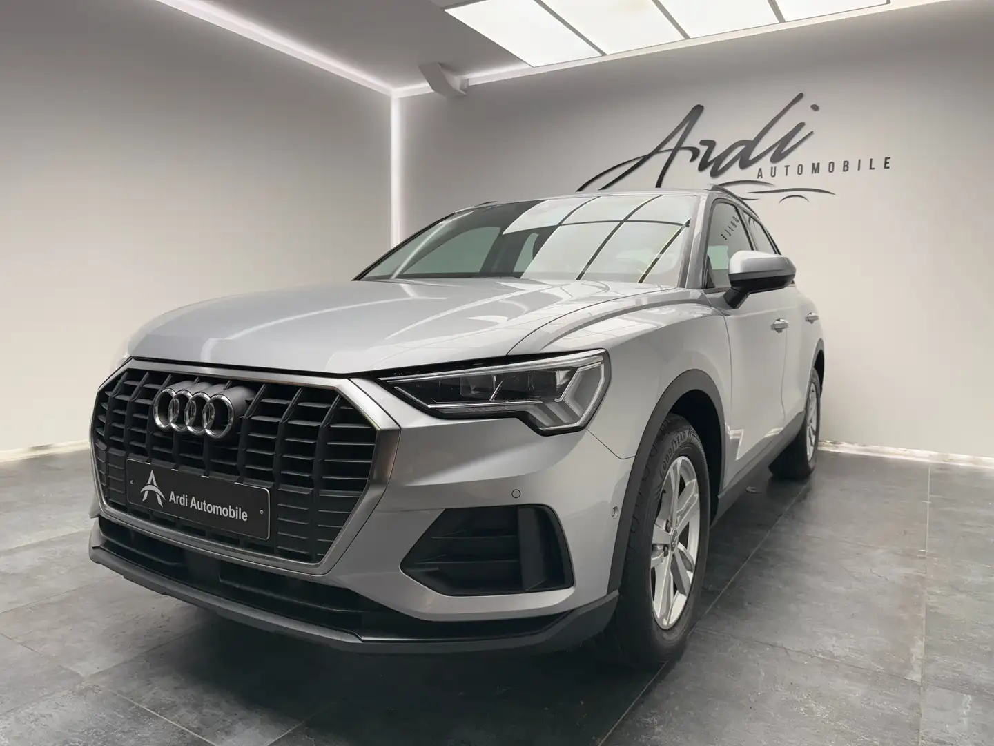 Audi Q3 2.0 TDi S tronic *CAMERA*1 PROPRIETAIRE*GARANTIE* Grijs - 1