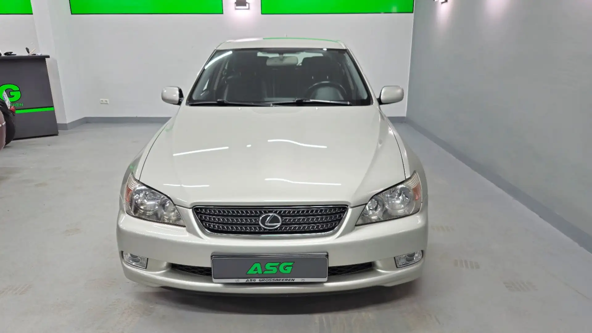 Lexus IS 200 Sport Cross / Kombi Plateado - 2