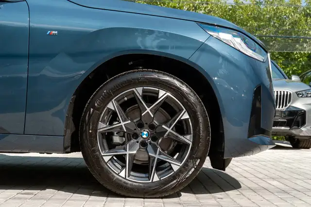 BMW X3 view 9