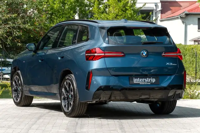 BMW X3 view 4